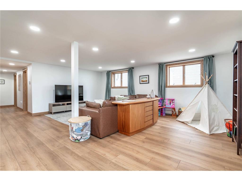 417 E Division Street Elbow Lake MN 56531 7049056 image23