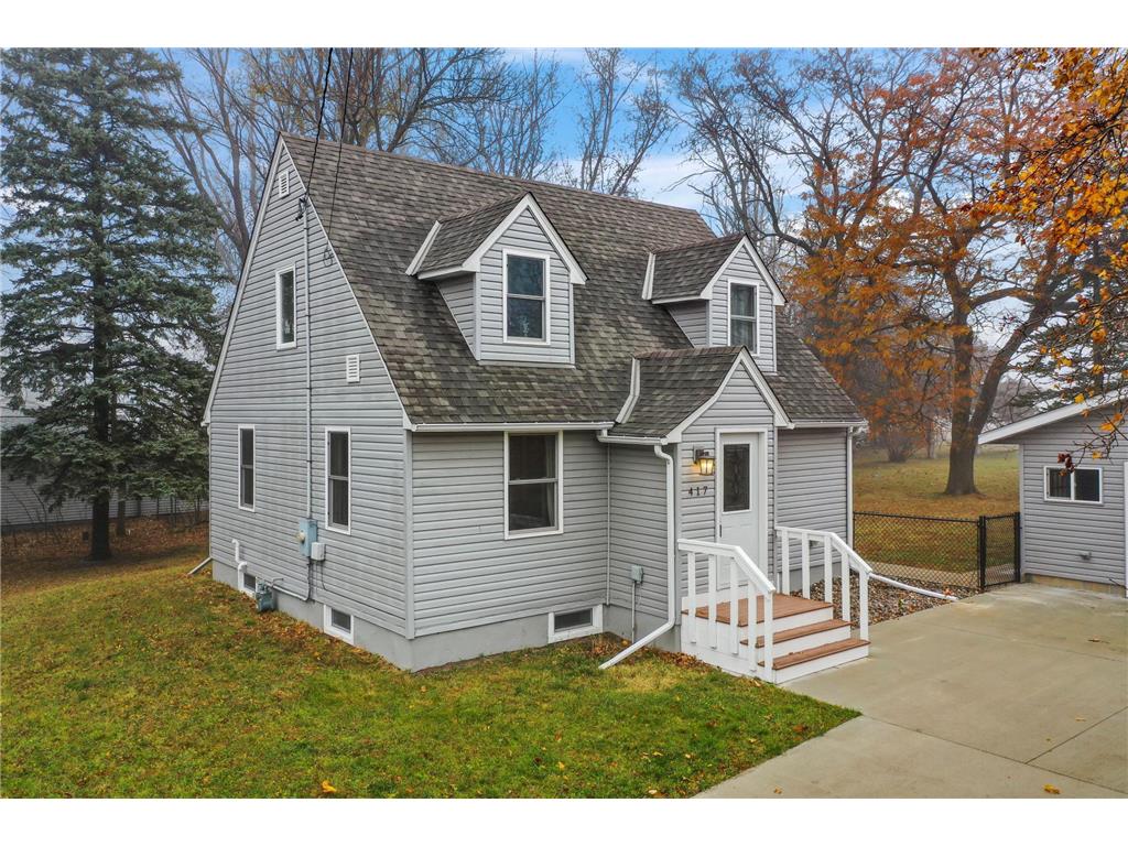 417 Independence Avenue S Clarks Grove MN 56016 6633347 image1