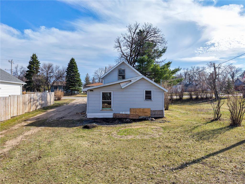 418 Main Street E Detroit Lakes MN 56501 7077943 image2