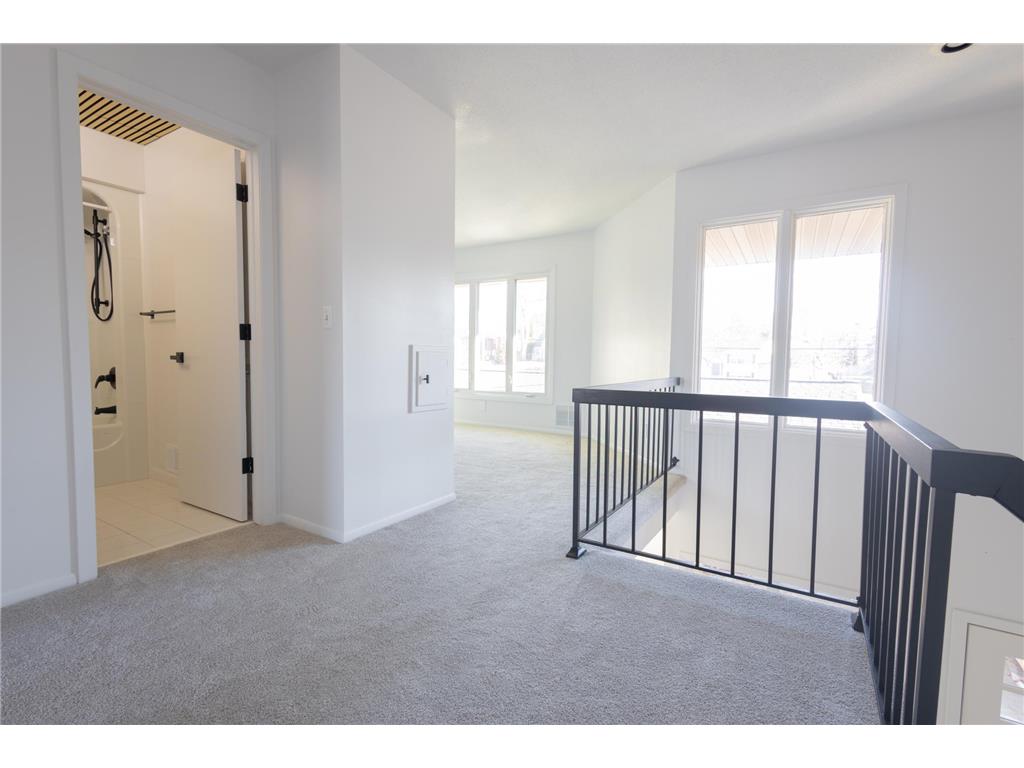 419 County Road C W Roseville MN 55113 7036833 image3