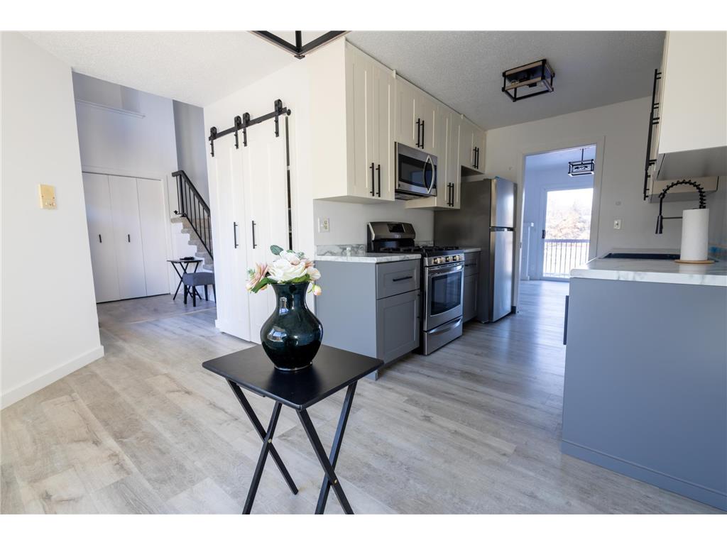 419 County Road C W Roseville MN 55113 7036833 image8