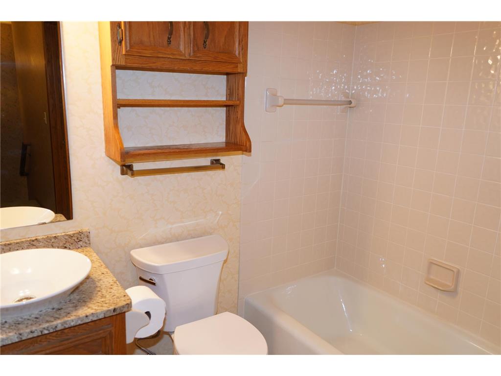 4199 Knob Circle #102 Eagan MN 55122 6775972 image32