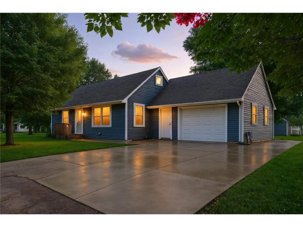 420 1st Street SW New Richland MN 56072 6775576 image1