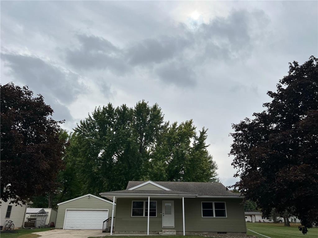 420 4th Street NW New Richland MN 56072 6438278 image1