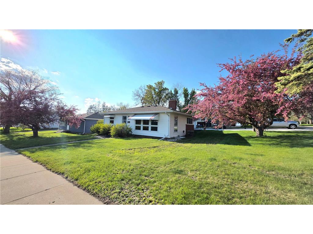 420 James Street Detroit Lakes MN 56501 7079849 image1