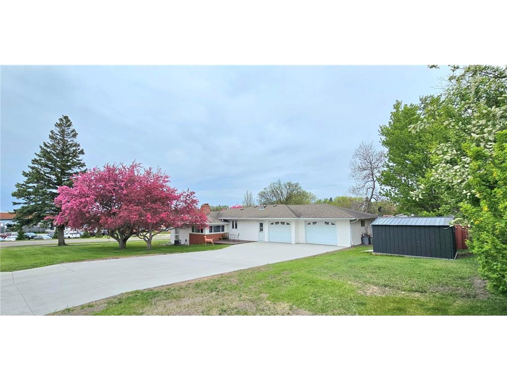 420 James Street Detroit Lakes MN 56501 7079849 image2