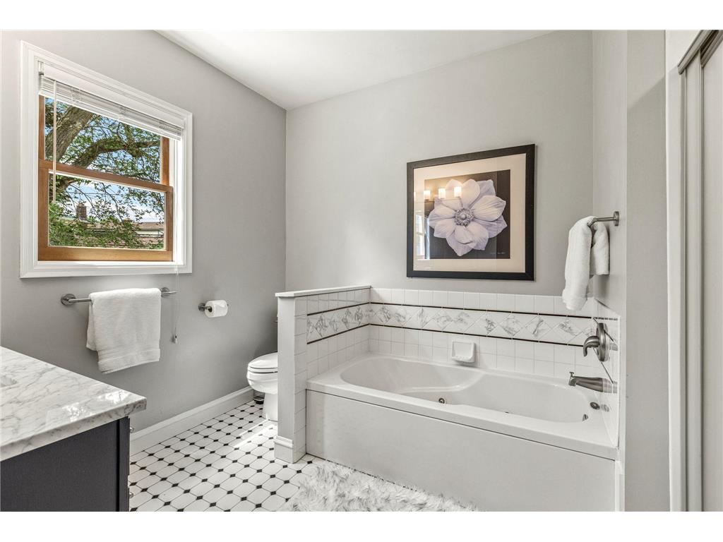420 Penn Avenue S Minneapolis MN 55405 7095476 image38