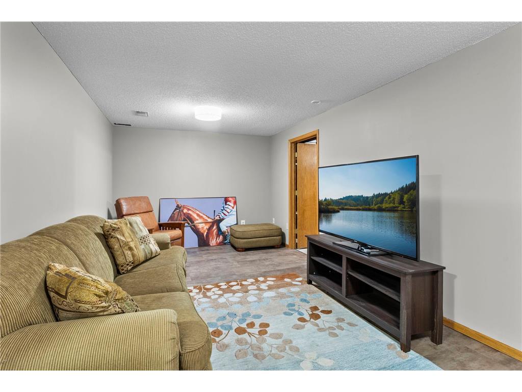 420 Village Court Cambridge MN 55008 7042437 image23