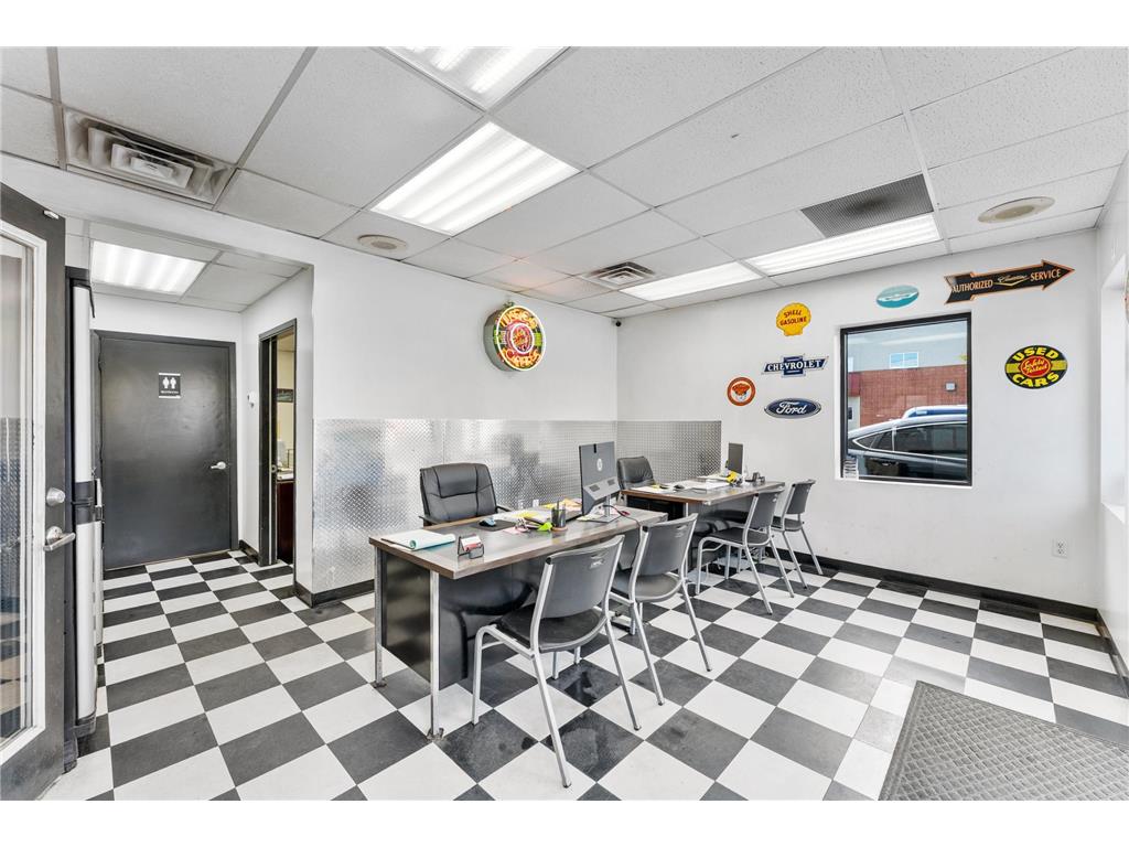 4201 E Lake Street Minneapolis MN 55406 6812773 image19