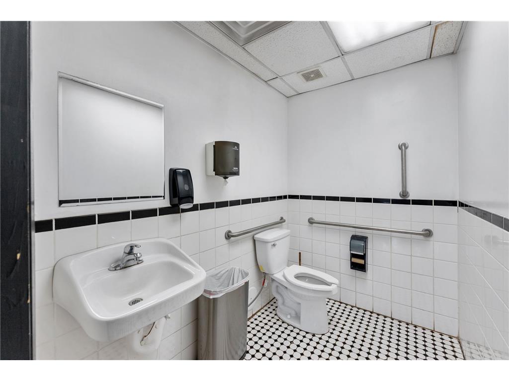 4201 E Lake Street Minneapolis MN 55406 6812773 image26