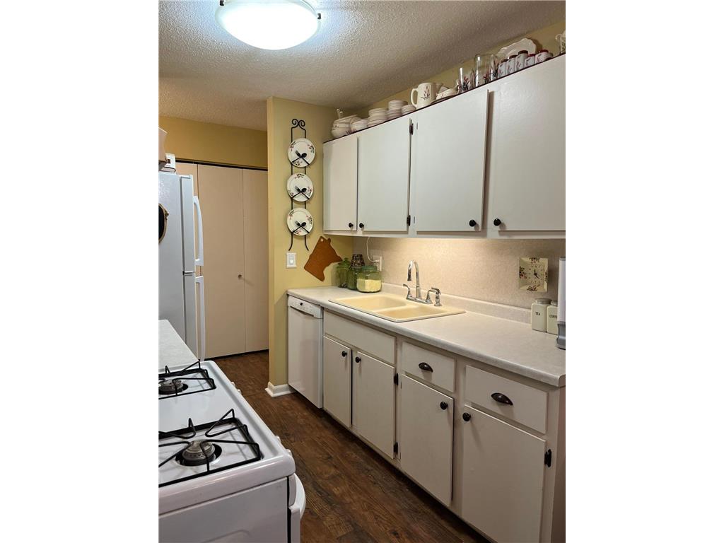 4201 Lakeside Avenue N #308 Brooklyn Center MN 55429 6563322 image1