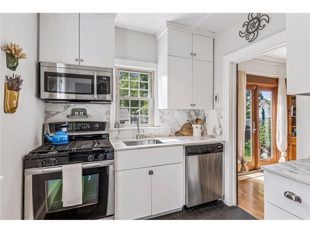 4202 Portland Avenue Minneapolis MN 55407 7107459 image12