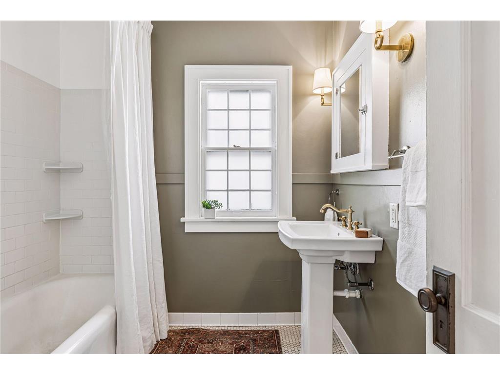 4202 Portland Avenue Minneapolis MN 55407 7107459 image17