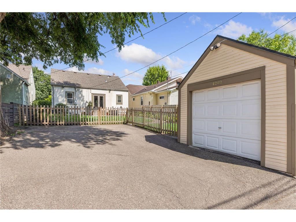 4202 Portland Avenue Minneapolis MN 55407 7107459 image34
