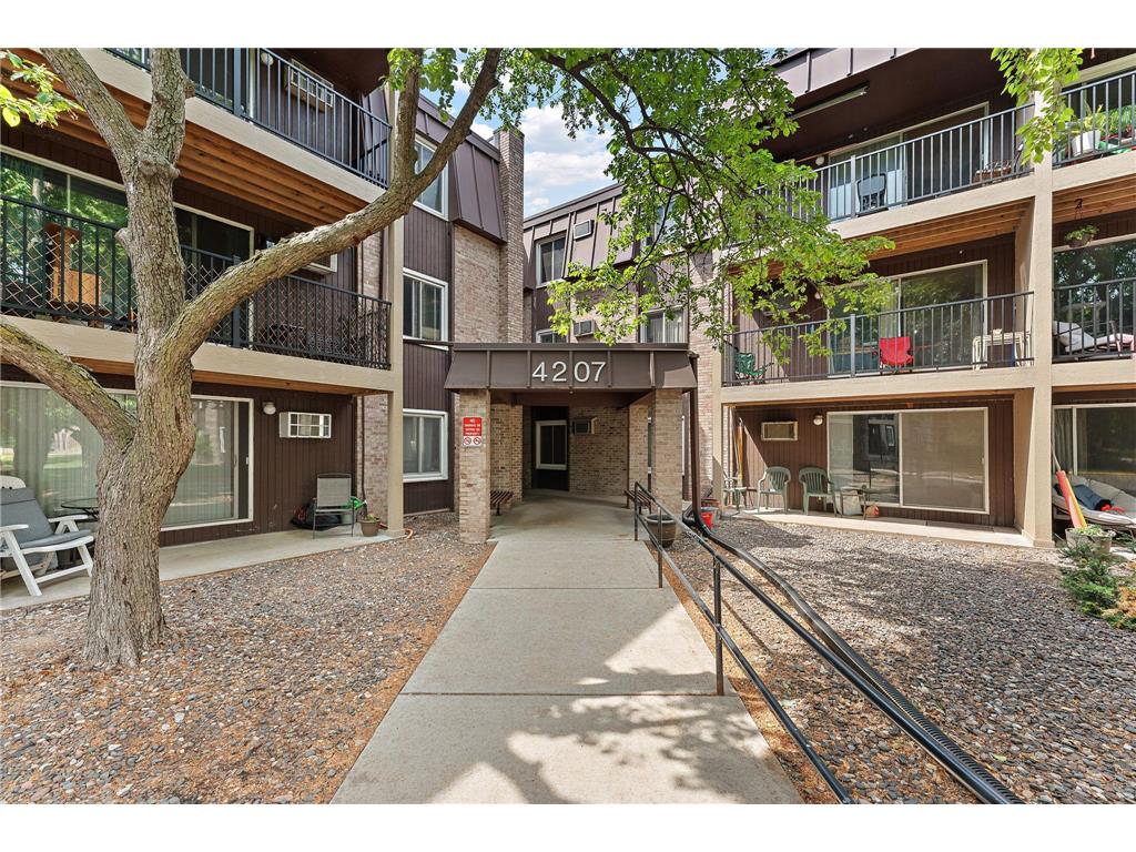 4207 Lakeside Avenue N #134 Brooklyn Center MN 55429 - Lower Twin Lake 7004002 image1