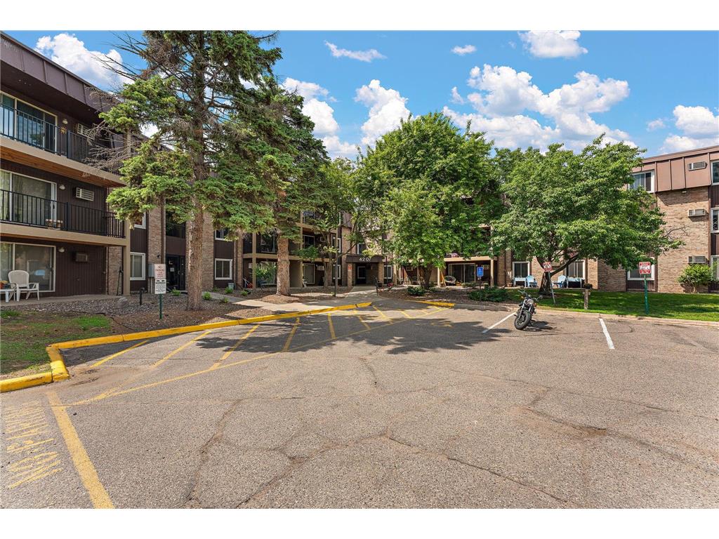 4207 Lakeside Avenue N #134 Brooklyn Center MN 55429 - Lower Twin Lake 7004002 image23