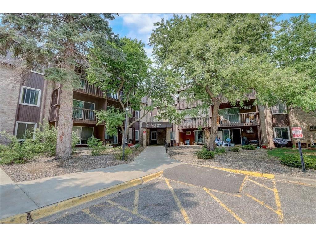 4207 Lakeside Avenue N #322 Brooklyn Center MN 55429 6376425 image1