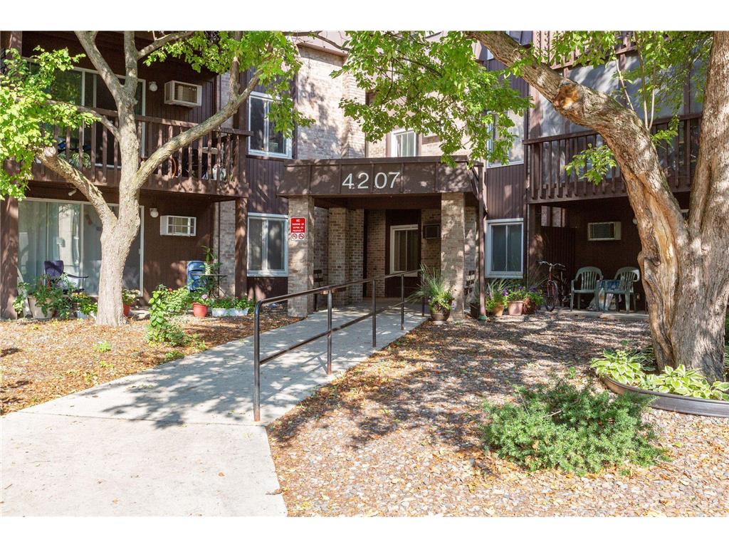 4207 Lakeside Avenue N #334 Brooklyn Center MN 55429 6481830 image1