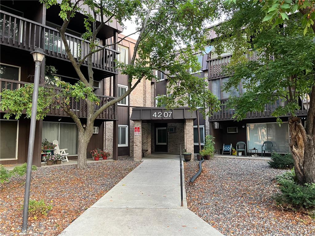 4207 Lakeside Avenue N #340 Brooklyn Center MN 55429 - Upper Twin Lake 6787715 image1