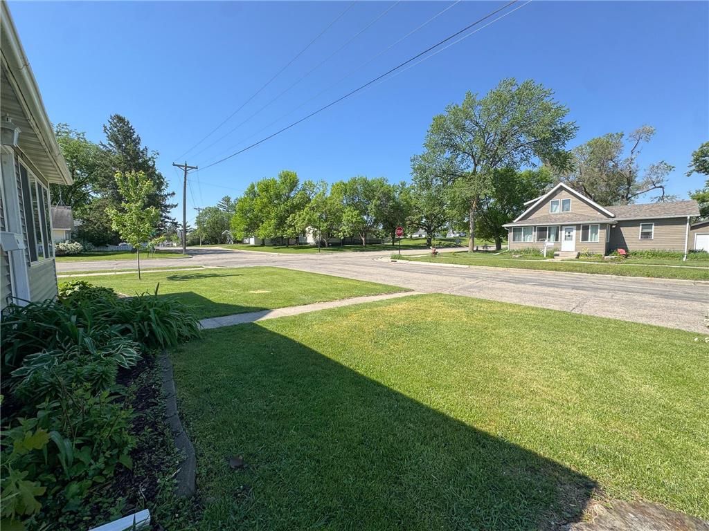 421 Bowling Avenue Detroit Lakes MN 56501 7088715 image42
