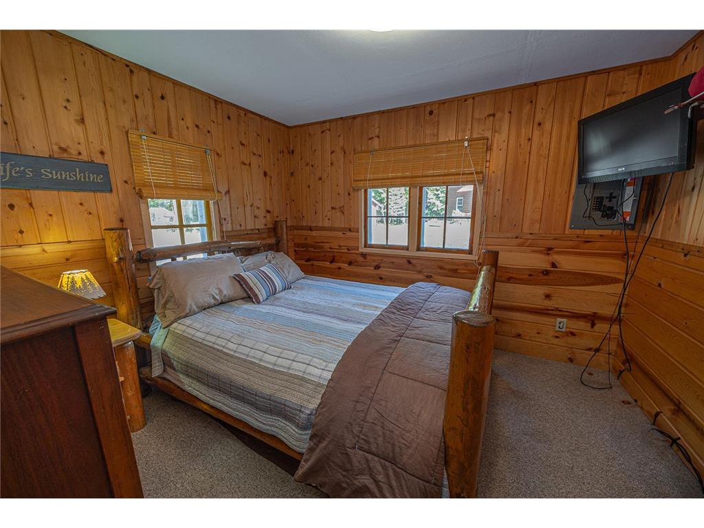 421 Goshawk Lane NW Hackensack MN 56452 - Woman 7088258 image29