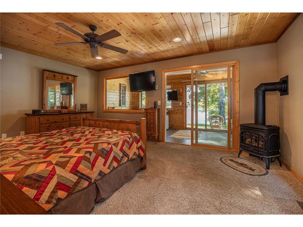 421 Goshawk Lane NW Hackensack MN 56452 - Woman 7088258 image7