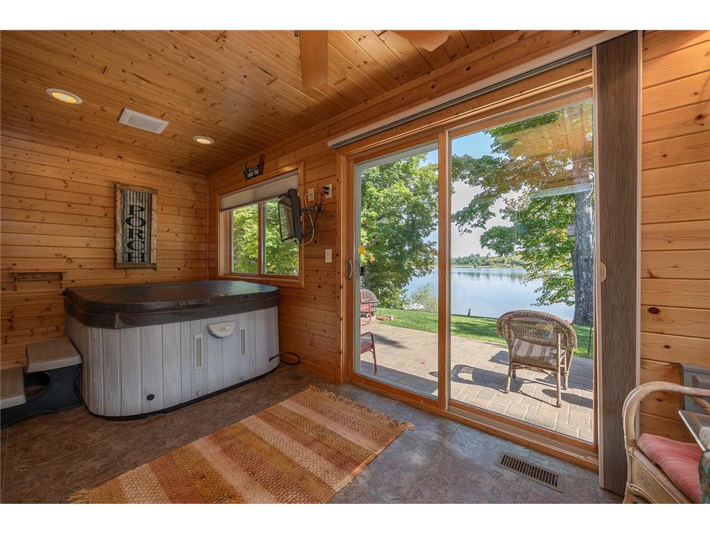 421 Goshawk Lane NW Hackensack MN 56452 - Woman 7088258 image8