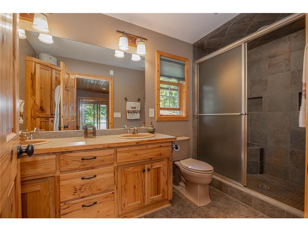 421 Goshawk Lane NW Hackensack MN 56452 - Woman 7088258 image9