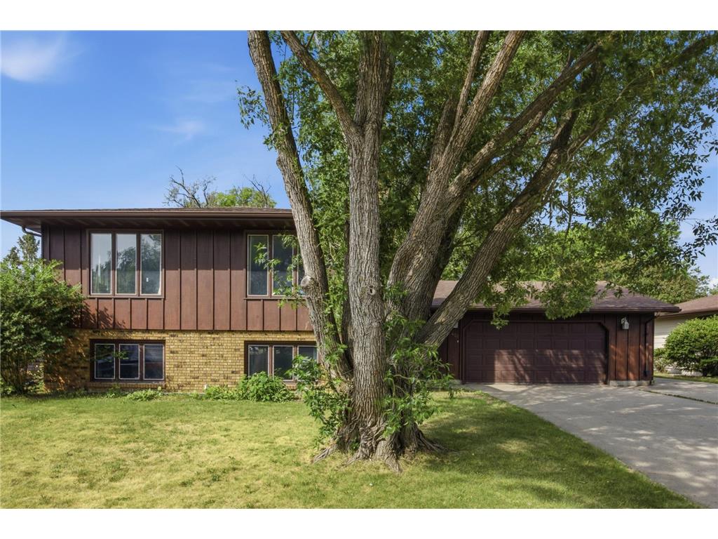 421 Rensvold Boulevard Moorhead MN 56560 7091087 image1
