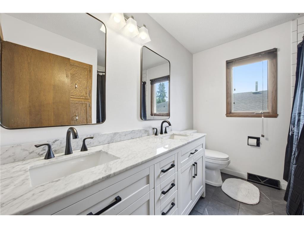 421 Rensvold Boulevard Moorhead MN 56560 7091087 image11