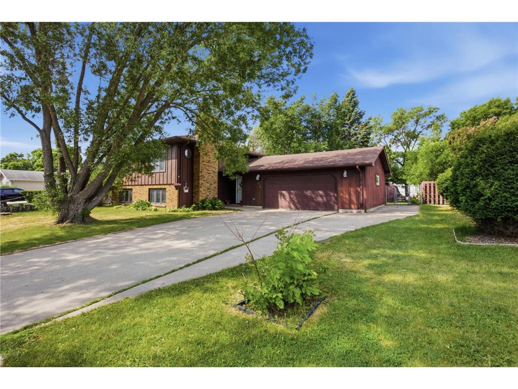 421 Rensvold Boulevard Moorhead MN 56560 7091087 image3
