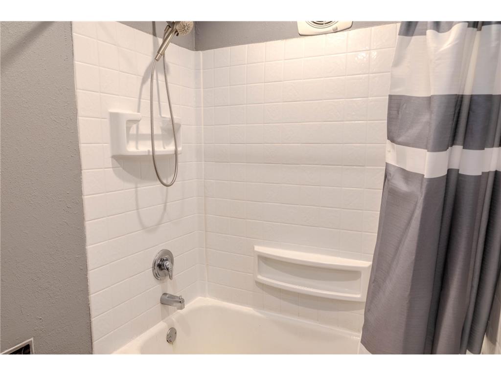 421 S 18th Street S Moorhead MN 56560 7105748 image25