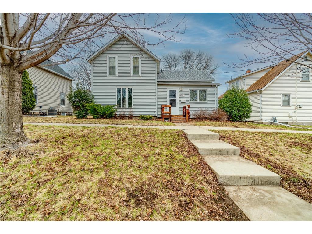 421 S Moore Street Blue Earth MN 56013 6696995 image1