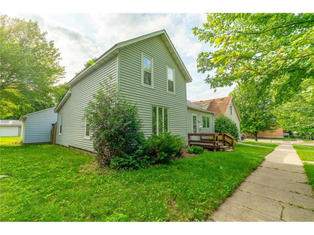 421 S Moore Street Blue Earth MN 56013 6743542 image2