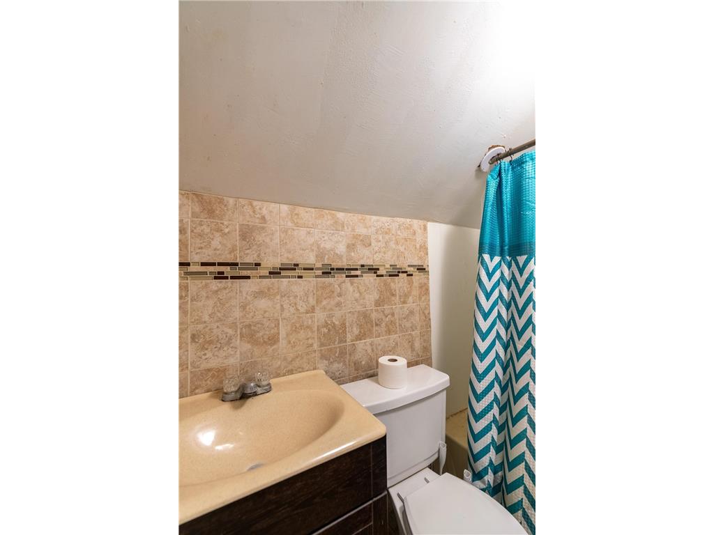 421 S Moore Street Blue Earth MN 56013 6743542 image22