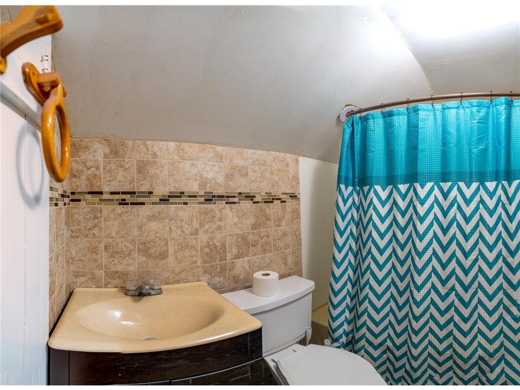 421 S Moore Street Blue Earth MN 56013 6743542 image25