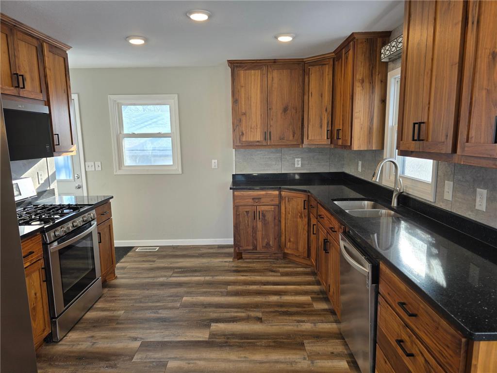 421 West Avenue Detroit Lakes MN 56501 7037075 image3