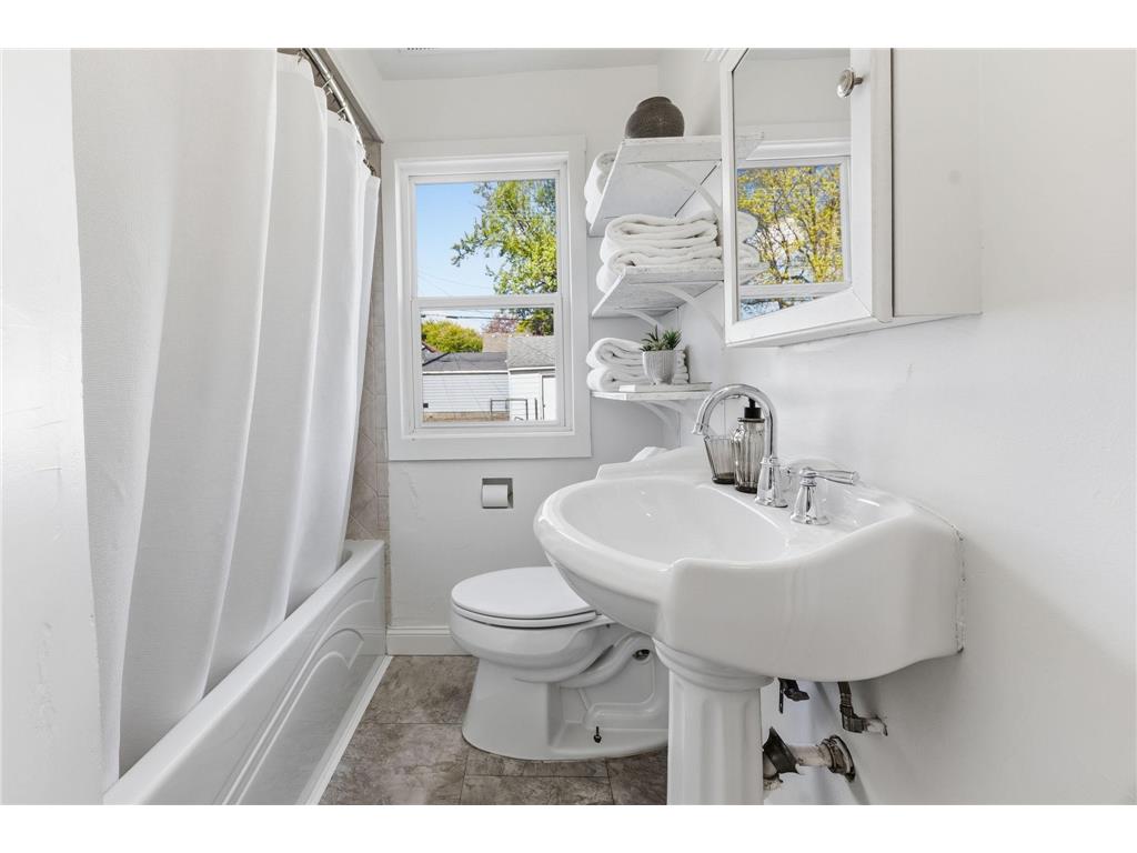 4211 Russell Avenue N Minneapolis MN 55412 7052575 image12