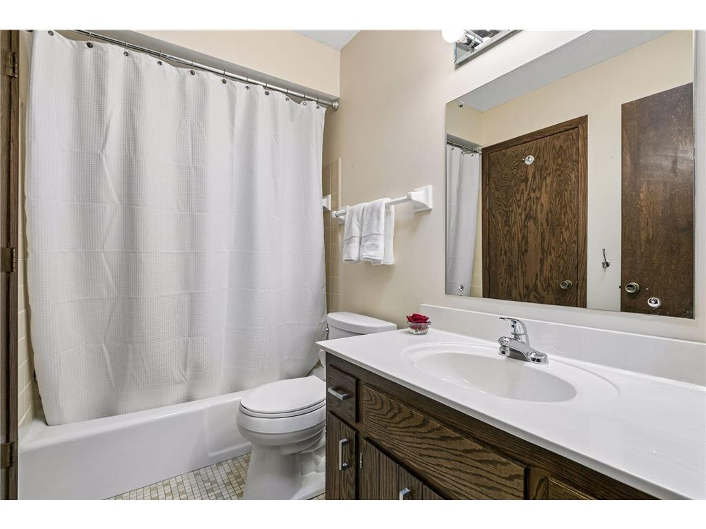 4211 Shirlee Lane N Shoreview MN 55126 7058852 image20