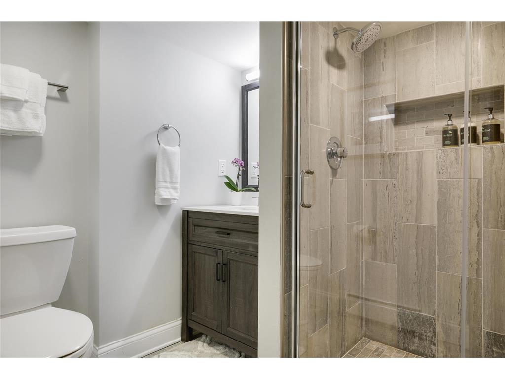4214 Queen Avenue S Minneapolis MN 55410 7076186 image25