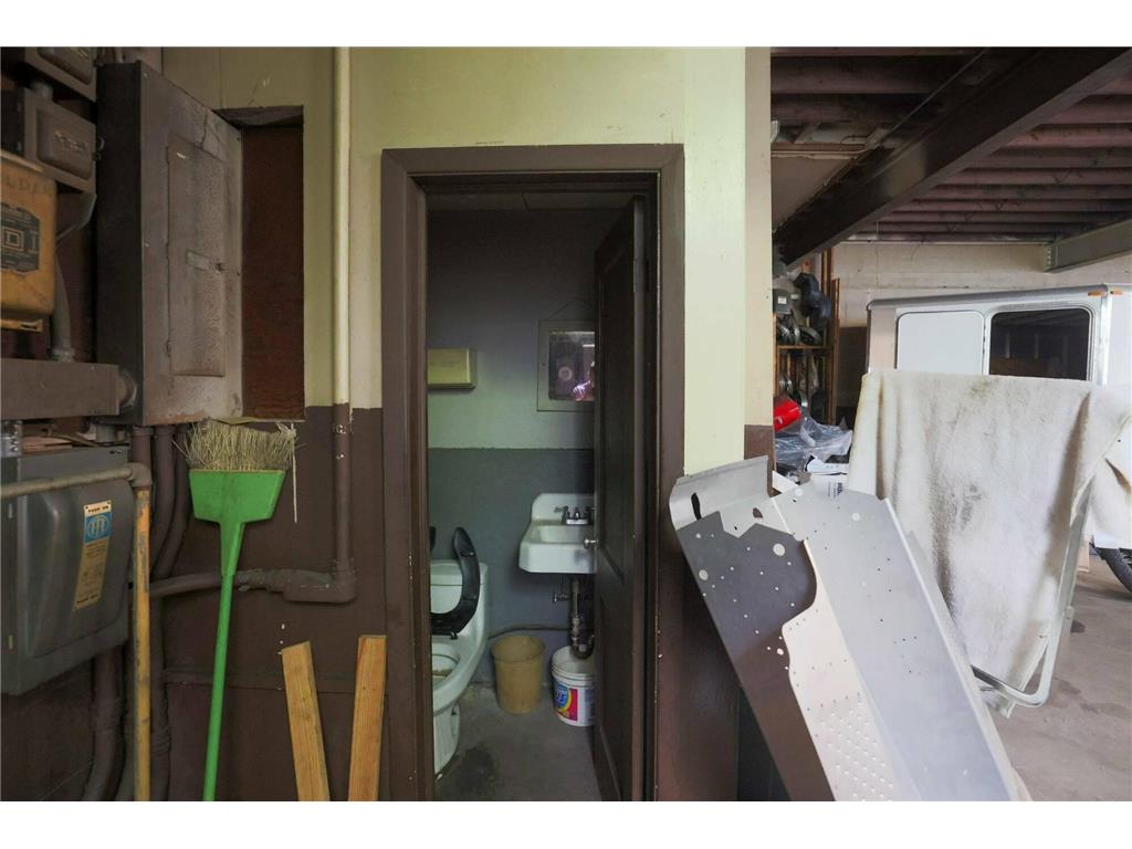 4215 E Lake Street Minneapolis MN 55406 6733677 image31