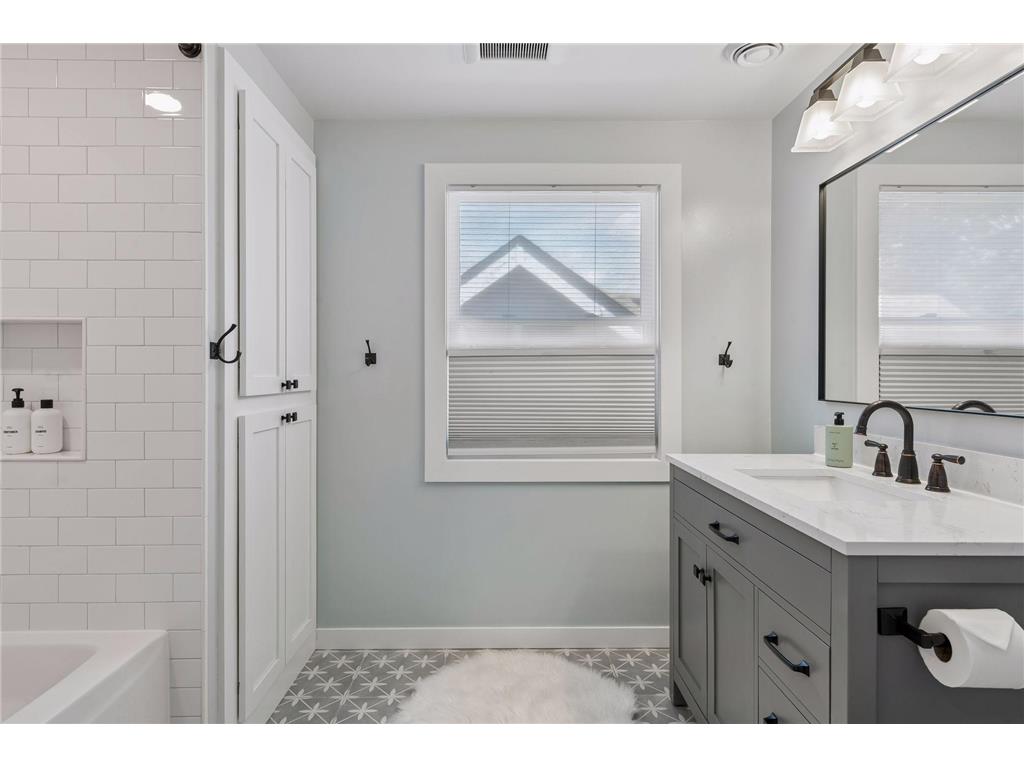 4219 Grand Avenue S Minneapolis MN 55409 7110612 image28