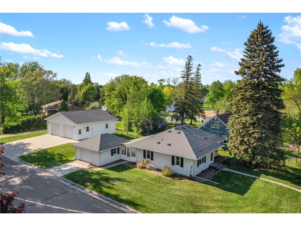 422 2nd Street SW Renville MN 56284 6717809 image1