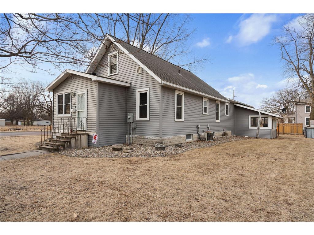 422 8th Street SE Waseca MN 56093 6649575 image1