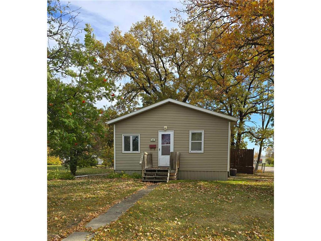 422 Arnold Avenue S Thief River Falls MN 56701 6618859 image1
