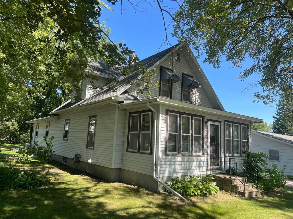 422 NW Dupont Avenue NW Renville MN 56284 6596444 image1
