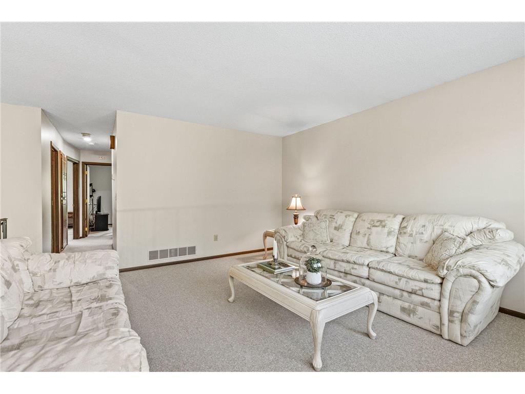 4220 Victoria Street N Shoreview MN 55126 7068000 image10