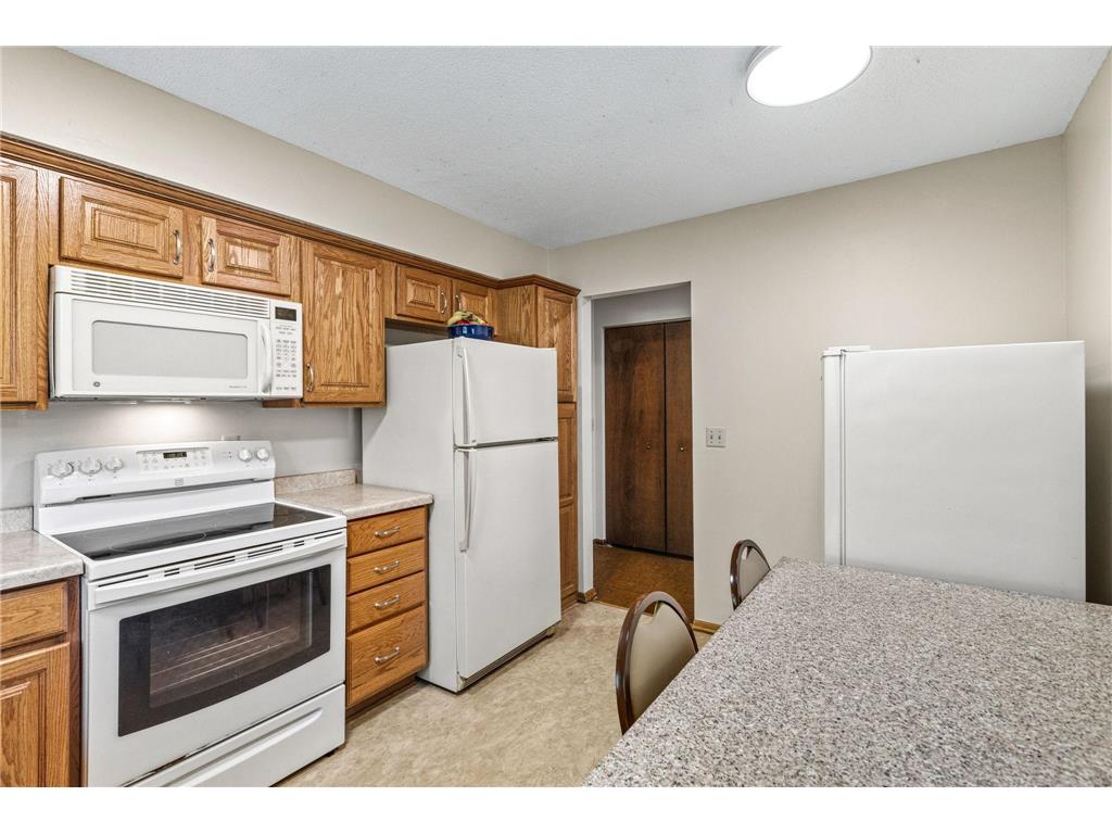 4220 Victoria Street N Shoreview MN 55126 7068000 image13