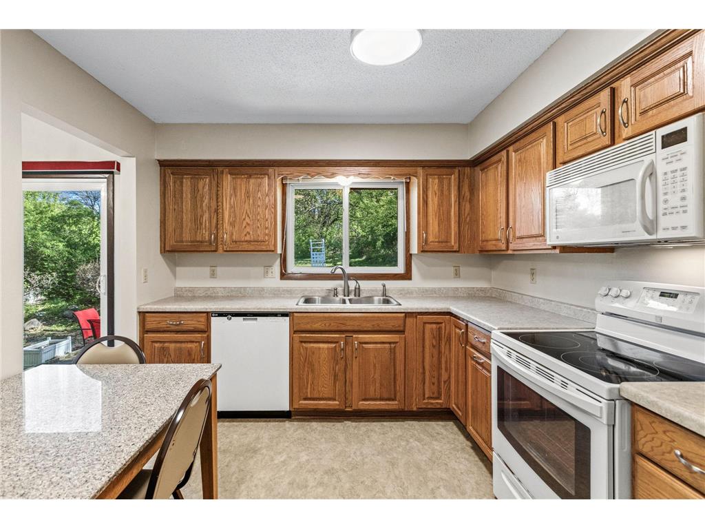 4220 Victoria Street N Shoreview MN 55126 7068000 image14