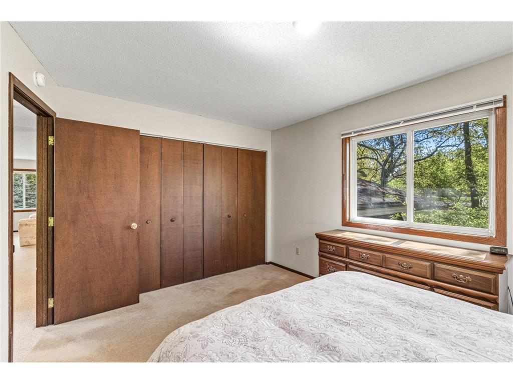 4220 Victoria Street N Shoreview MN 55126 7068000 image16